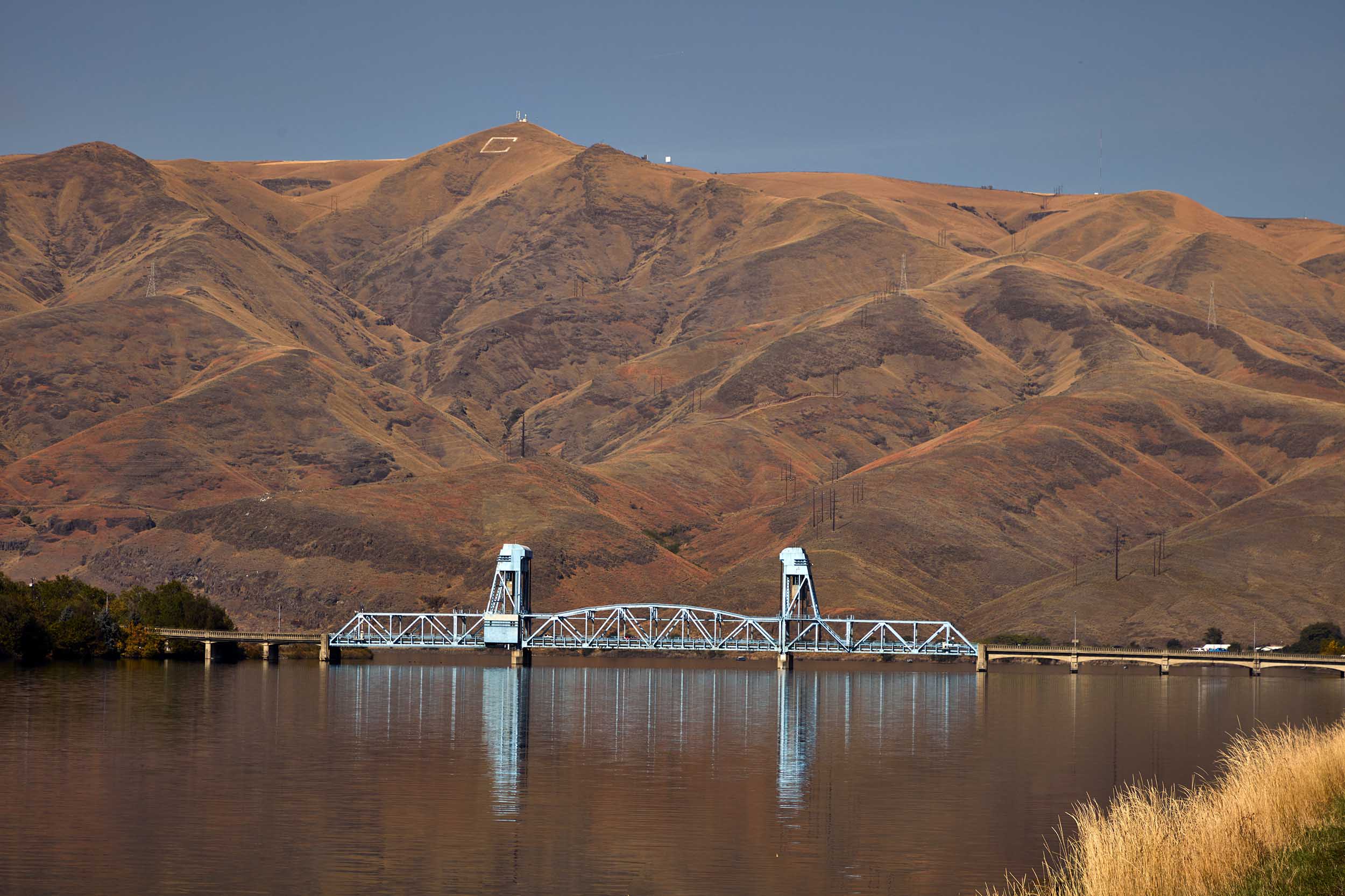 The impressive Blue Bridge, a 1939 vertical lift bridge over the Snake River to Clarkston, Washington